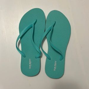 Old navy foam flip flops